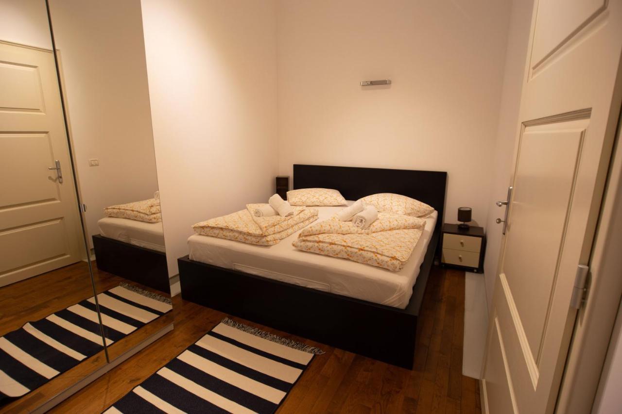 Alessia Apartment In The Old Town Тимишоара Экстерьер фото