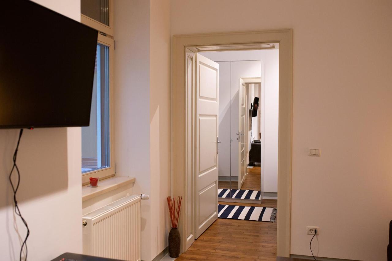 Alessia Apartment In The Old Town Тимишоара Экстерьер фото