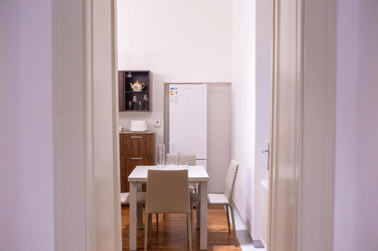 Alessia Apartment In The Old Town Тимишоара Экстерьер фото
